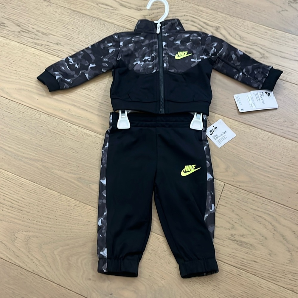 BNWT Nike Baby Boys 6m Track Suit